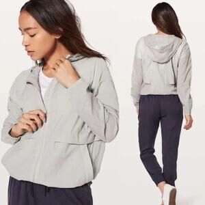 Lululemon Light Gray Hood Lite Packable Windbreaker Jacket Size M/L